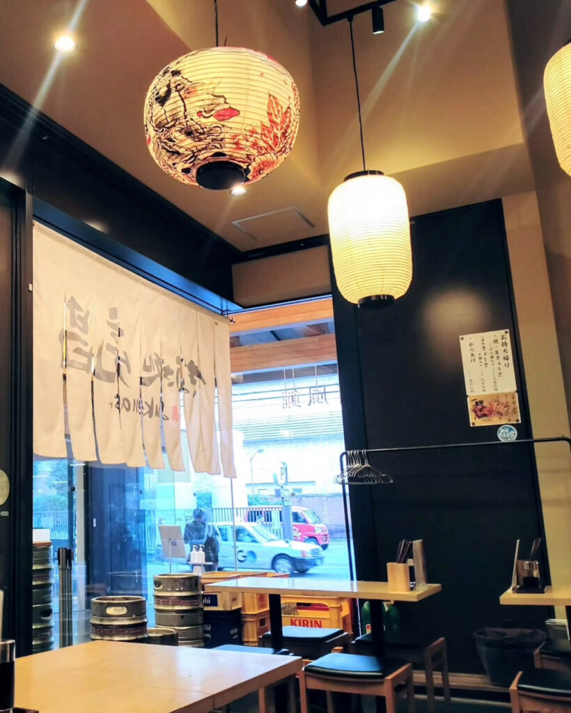 ぎょうざ処 亮昌 新風館の店内