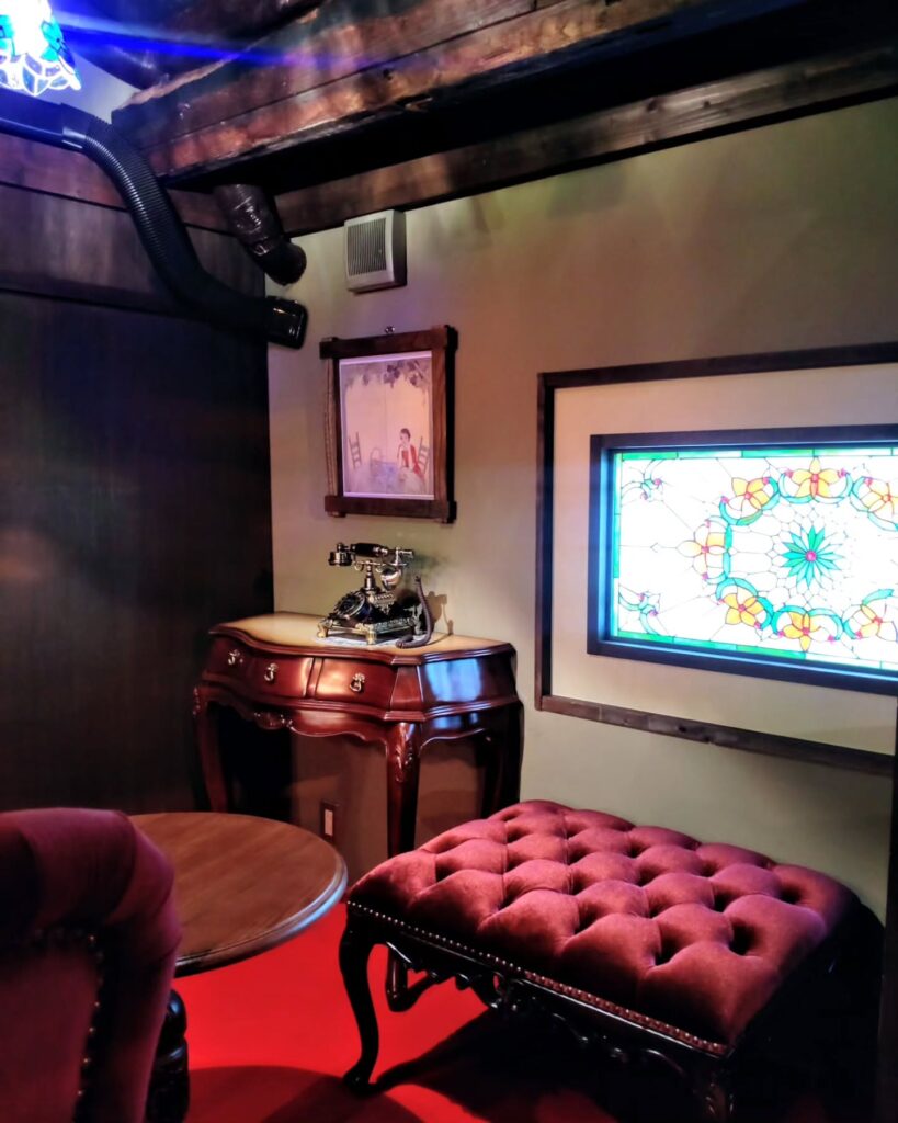 京のカフェ＆バル ベーグル君とぱすたちゃんの２階の大正浪漫Cafe&Studio 月虹庵