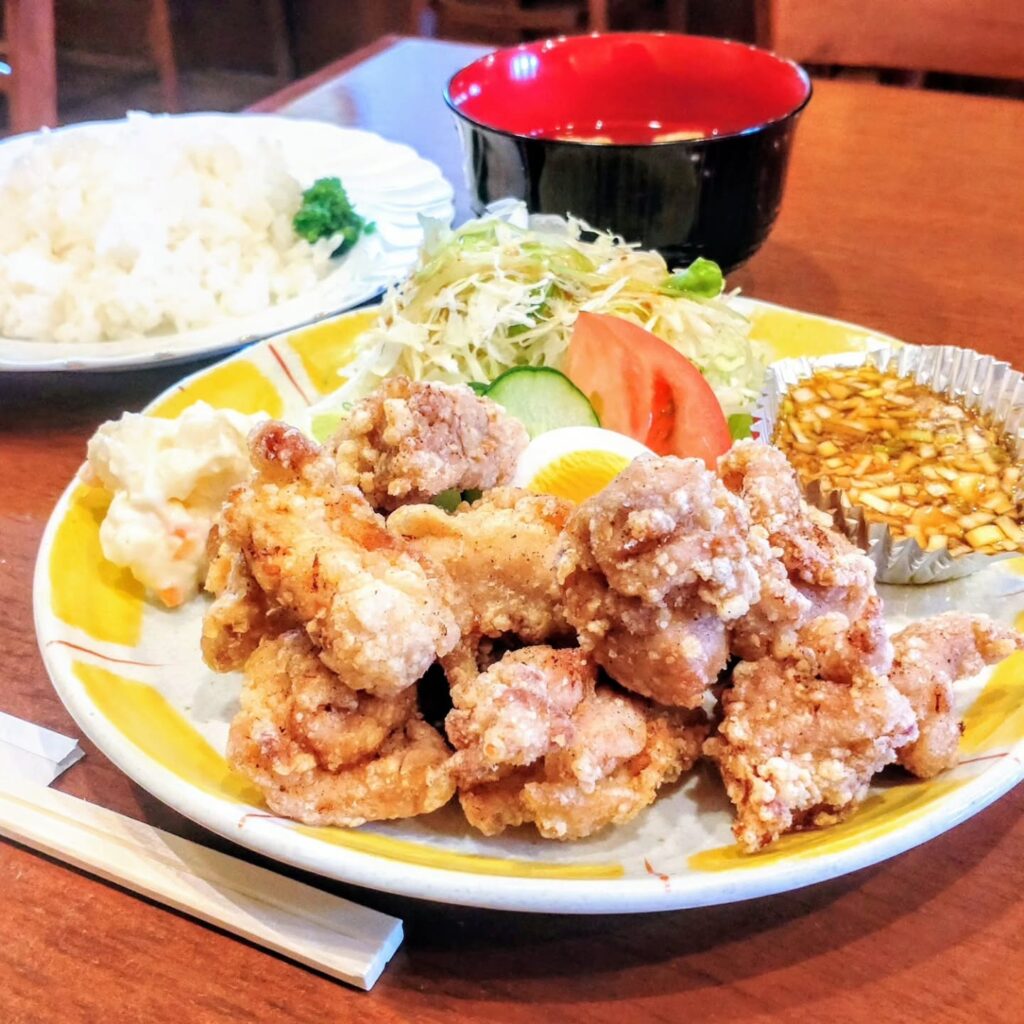 カフェ アルザの日替わりランチの唐揚げ