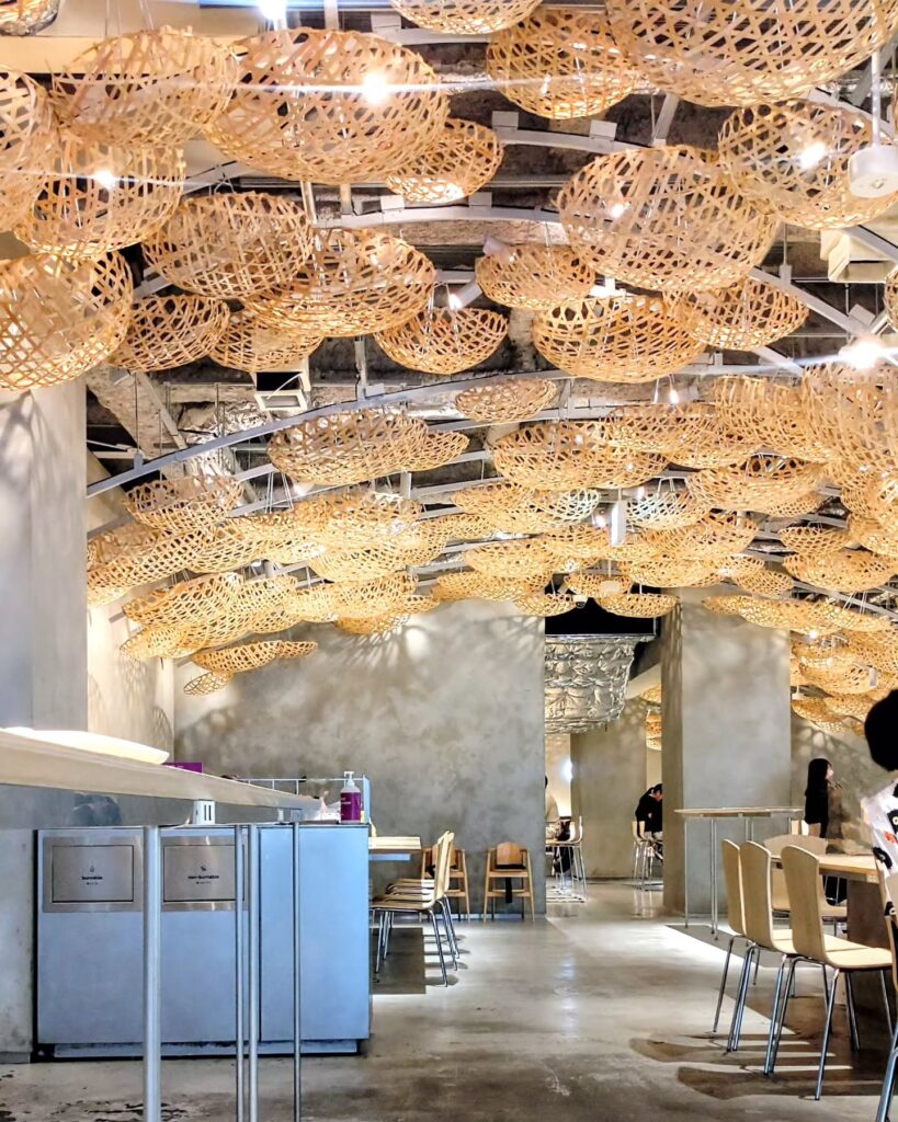 koe donuts（コエドーナツ） 京都店の店内