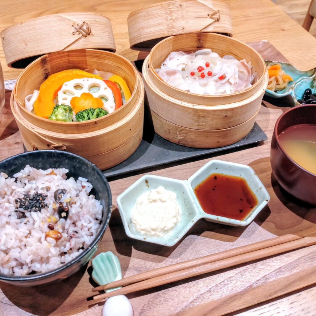 健康CAFE BAL からだにシンプルの２つのせいろと定食