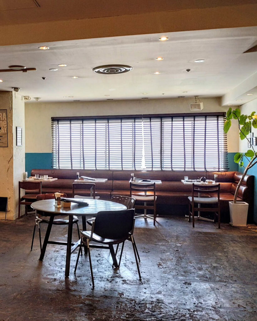 喫茶マドラグ 藤井大丸店の店内