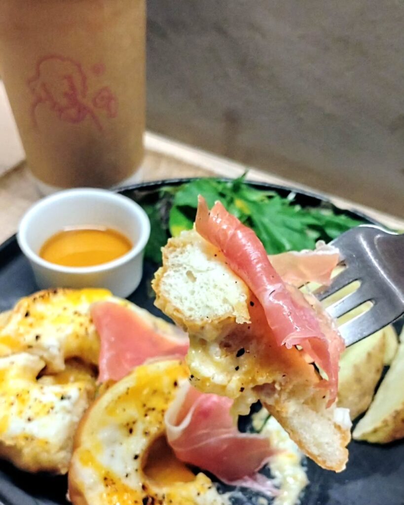 koe donuts（コエドーナツ） 京都店の生ハムとドーナツ