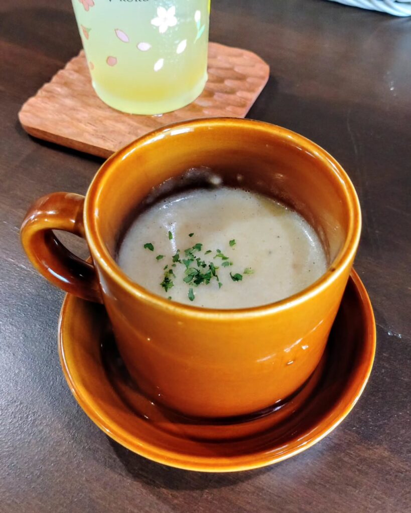 京のカフェ＆バル ベーグル君とぱすたちゃんのじゃがいもと玉ねぎのポタージュ