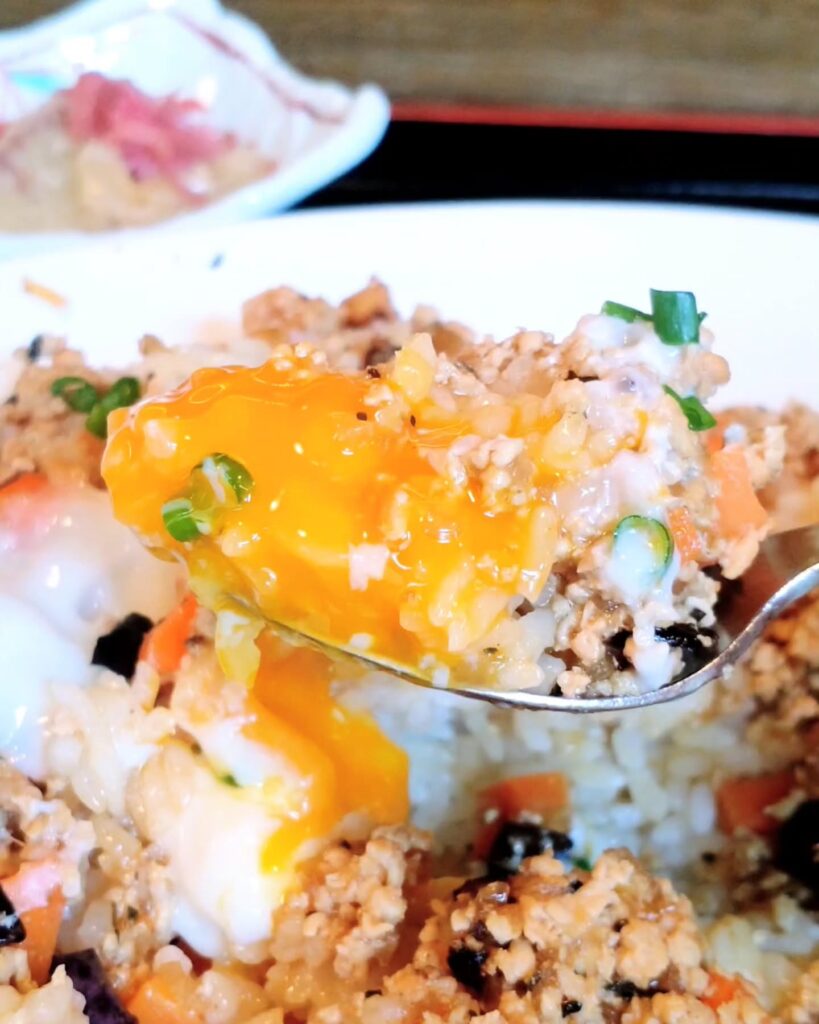 みまでり 間之町のガパオの温玉