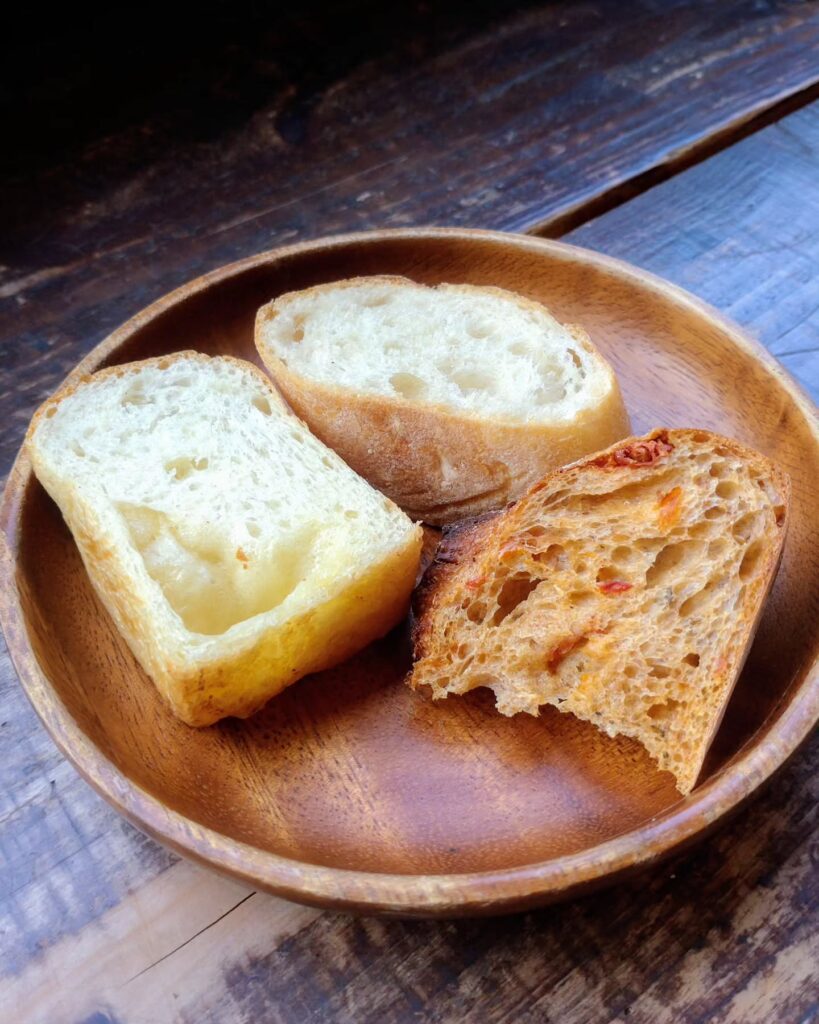 Cafe KOCSI（カフェ コチ）の店員さんセレクトのパンのおかわり