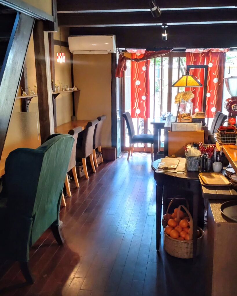 カフェ 火裏蓮花の店内