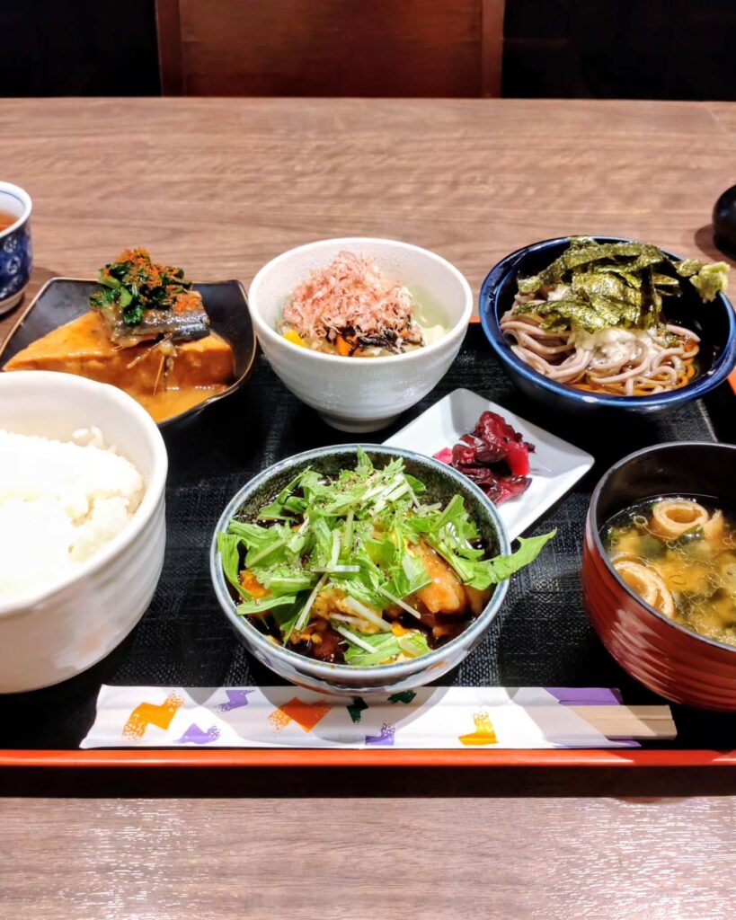 和食堂 SUGIZEN（スギゼン）の日替わりの定食