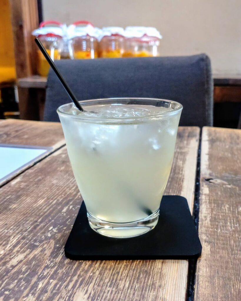 カフェ 火裏蓮花の自家製のミニたちばなジュース