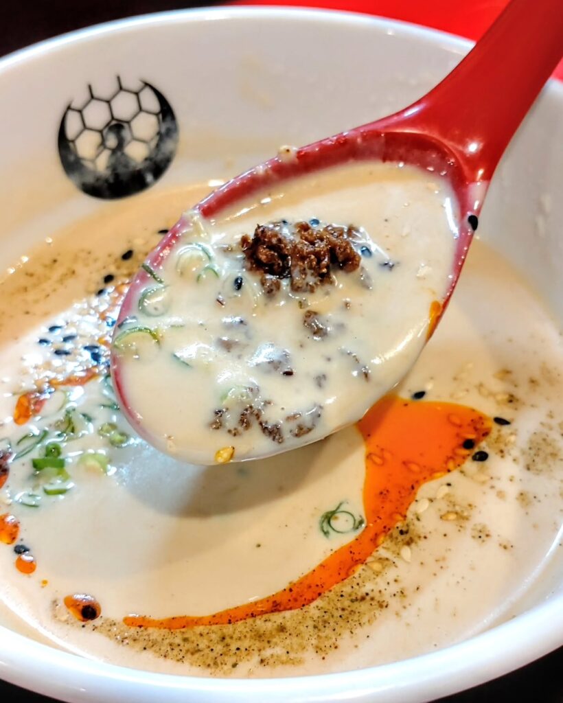 京つけめん つるかめ 六角のつけめんのクリーミーなスープ