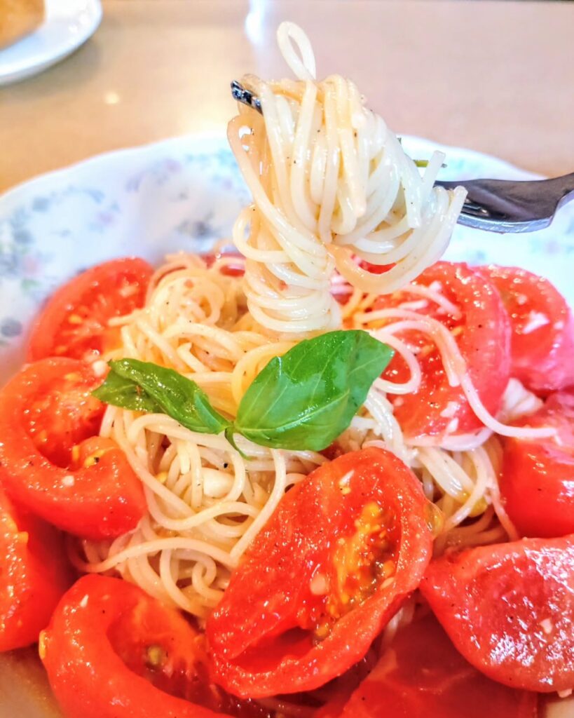 トラモントの冷製 トマトのカッペリーニのパスタ