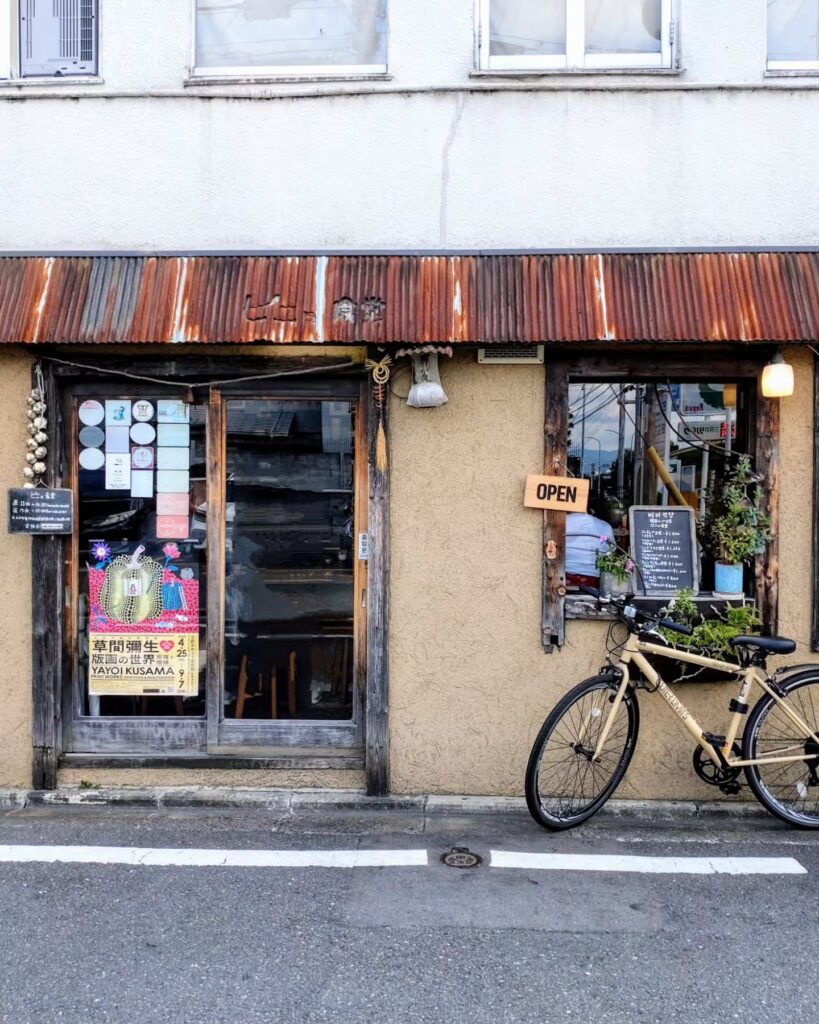 ピニョ食堂のお店の外観