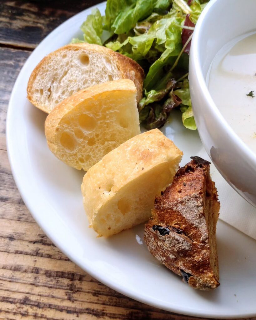 Cafe KOCSI（カフェ コチ）のバゲット・フォカッチャ