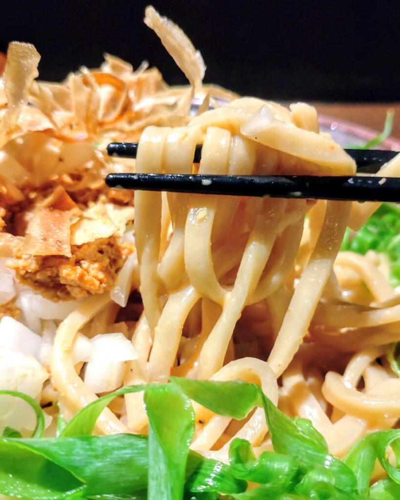 麺処むらじ 柳馬場六角のストレートな太麺