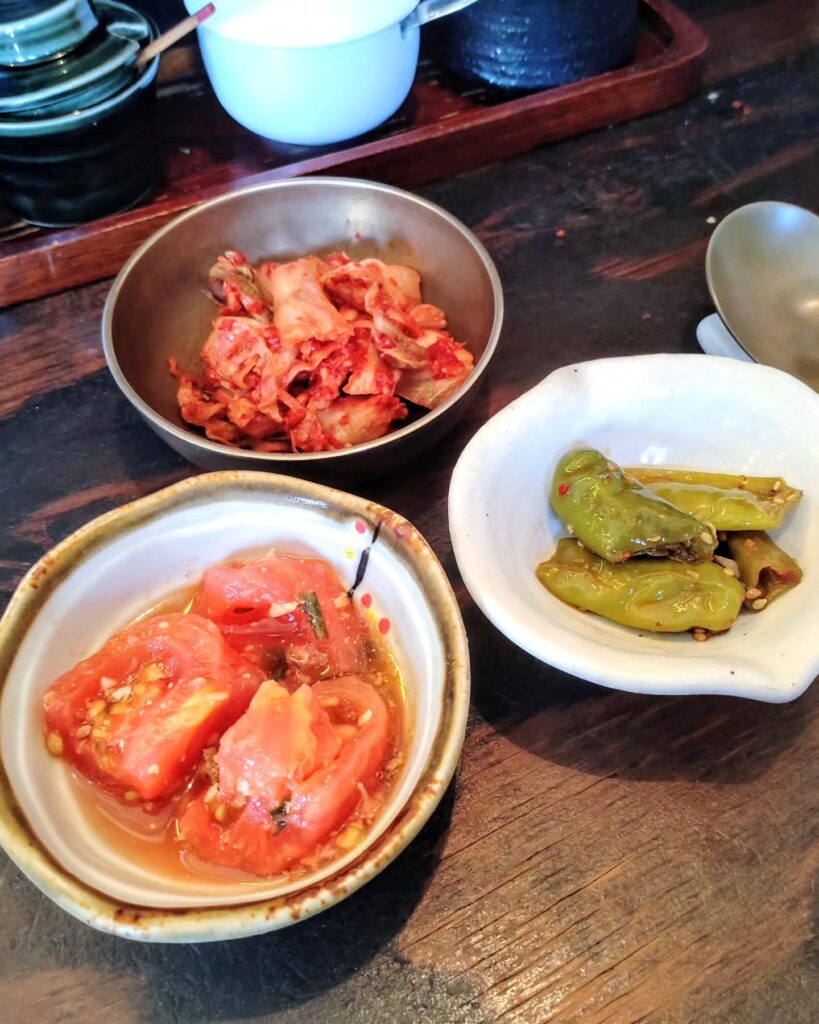 ピニョ食堂の定食のおかず３種