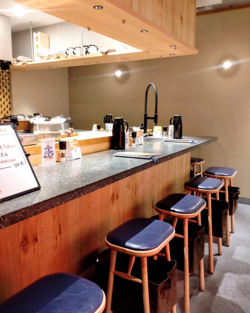 鯛めし 鯛そば 鯛やの店内のカウンター席