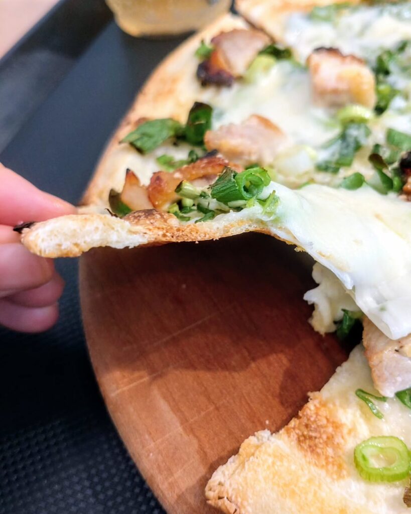 SEASON （シーズン）の薄焼きピザ