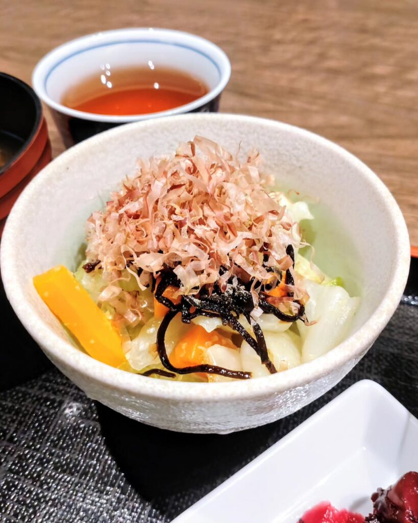 和食堂 SUGIZEN（スギゼン）の和風キャベツナムル 塩昆布