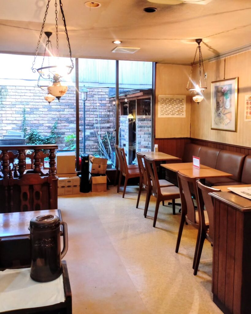 トラモントの店内