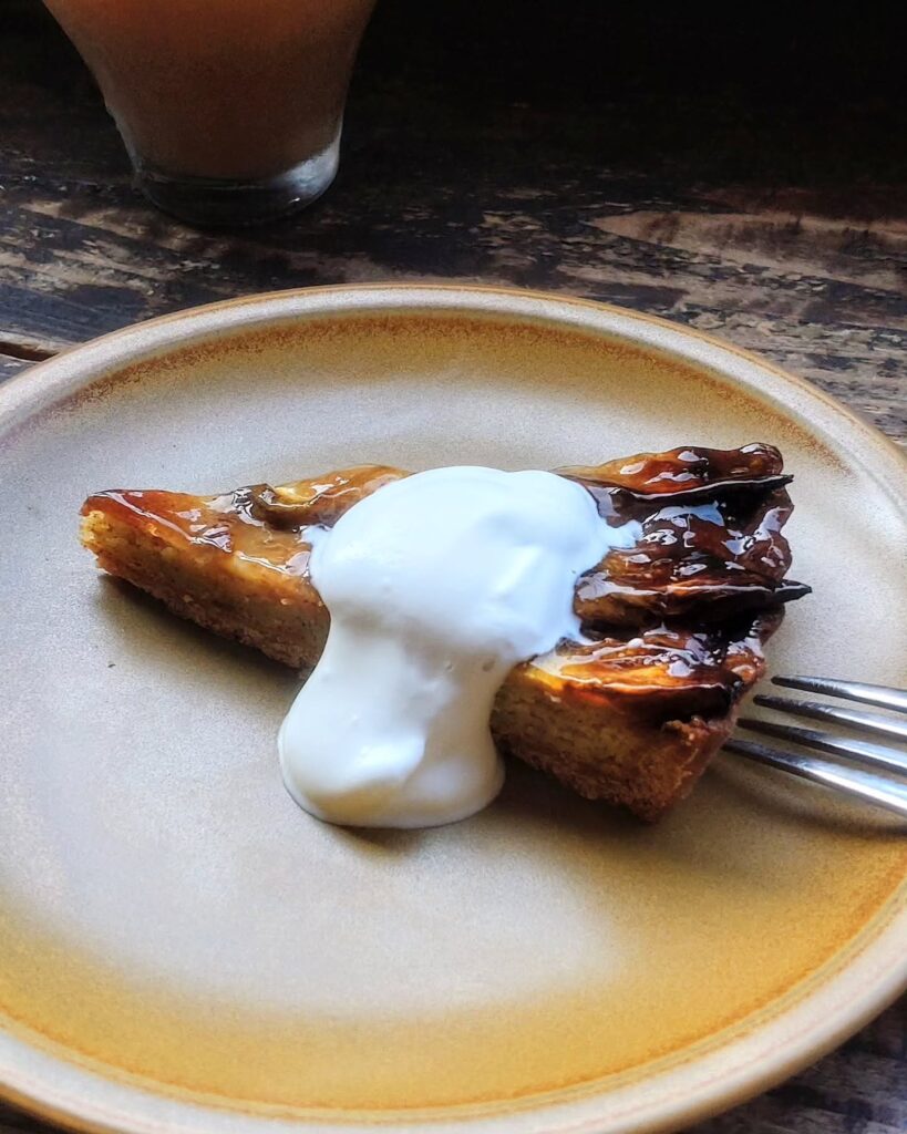 Cafe KOCSI（カフェ コチ）のイチジクのタルト