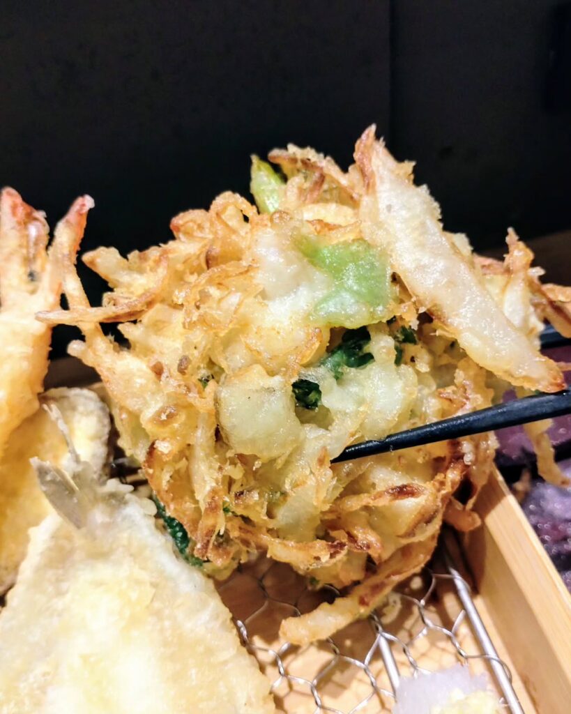 天ぷら 天寅 新風館店の野菜かき揚げ