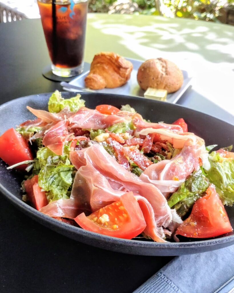 BLUE BOOKS cafe（ブルーブックスカフェ） 京都のランチのサラダ