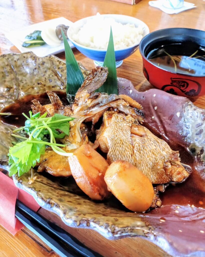 海鮮処 わたなべやのカマとえび芋のあら煮