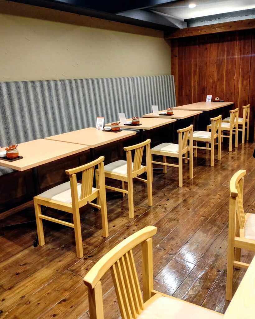 京都海老天丼 徳の店内の席