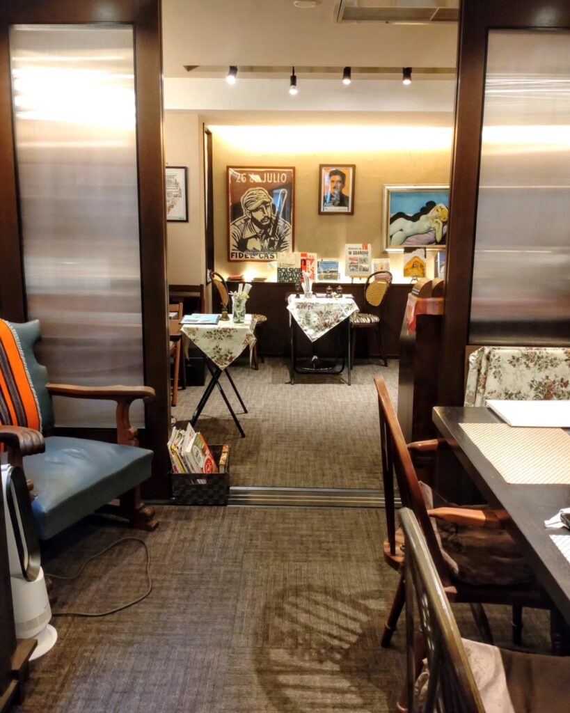 Max1921 book cafeの店内