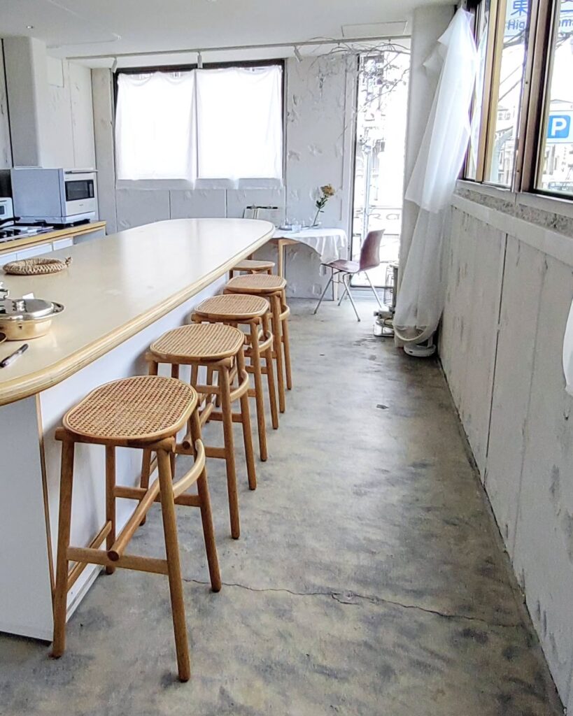 613（ロクイチサン）の店内のカウンター席