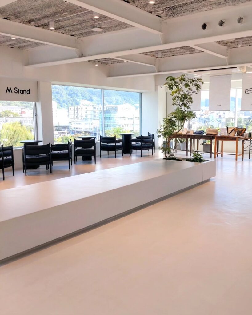 M Stand Coffee 三条鴨川店の店内