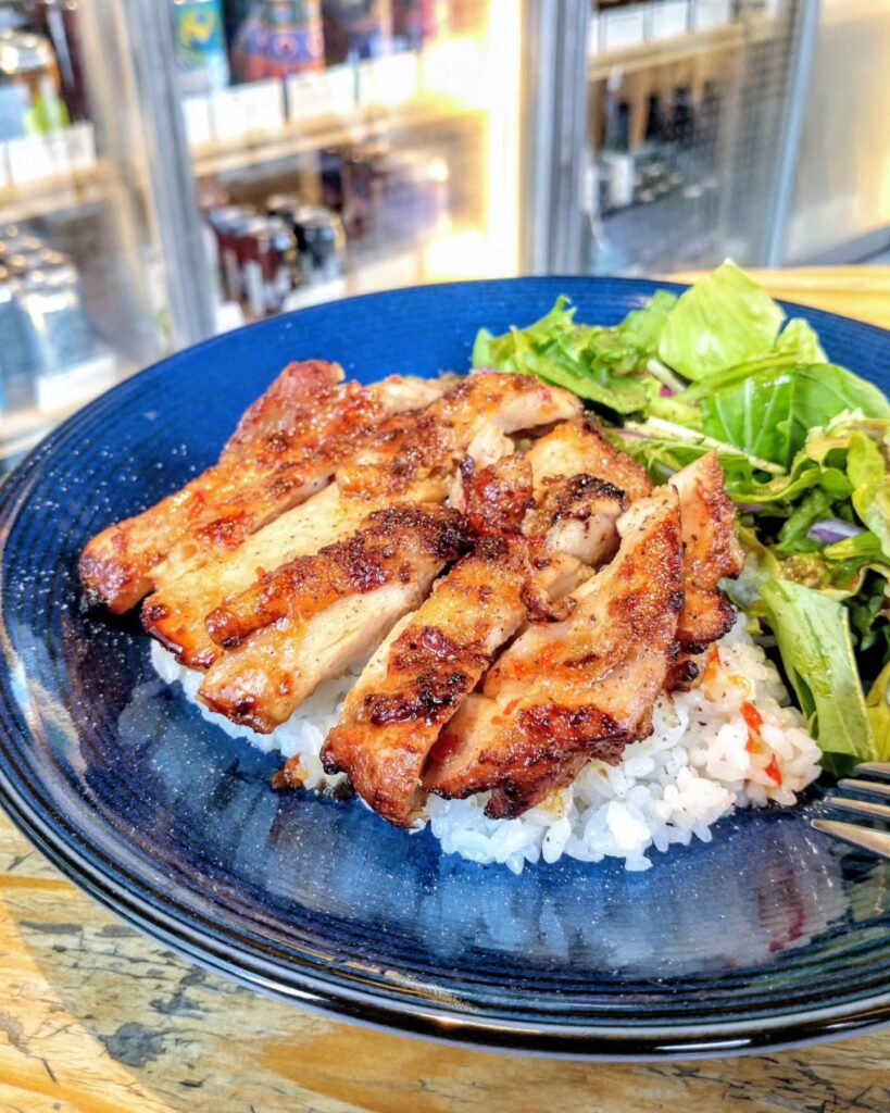 DIG THE LINE BOTTLE & BAR（ディグ・ザ・ライン・ボトル&バー）のガイヤーンランチ