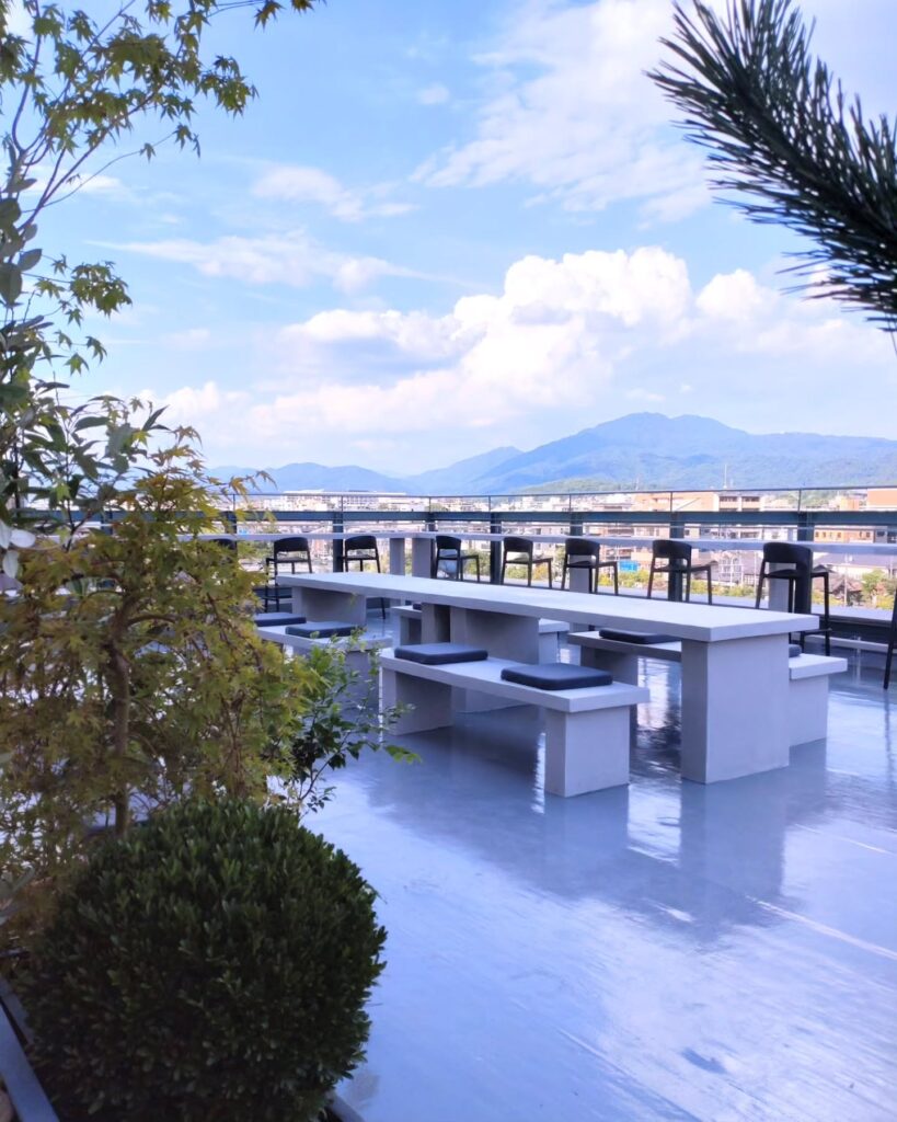 M Stand Coffee 三条鴨川店のテラス席