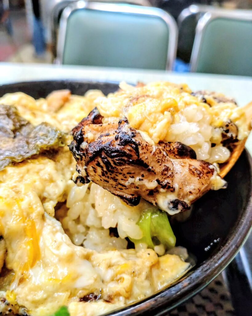 生そば 常盤の親子丼の鶏肉と卵