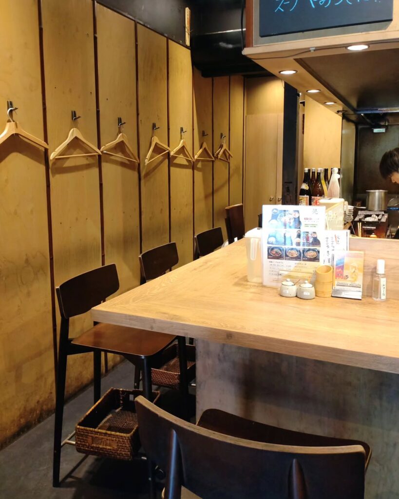 京のじどり屋 晃（あき）の店内