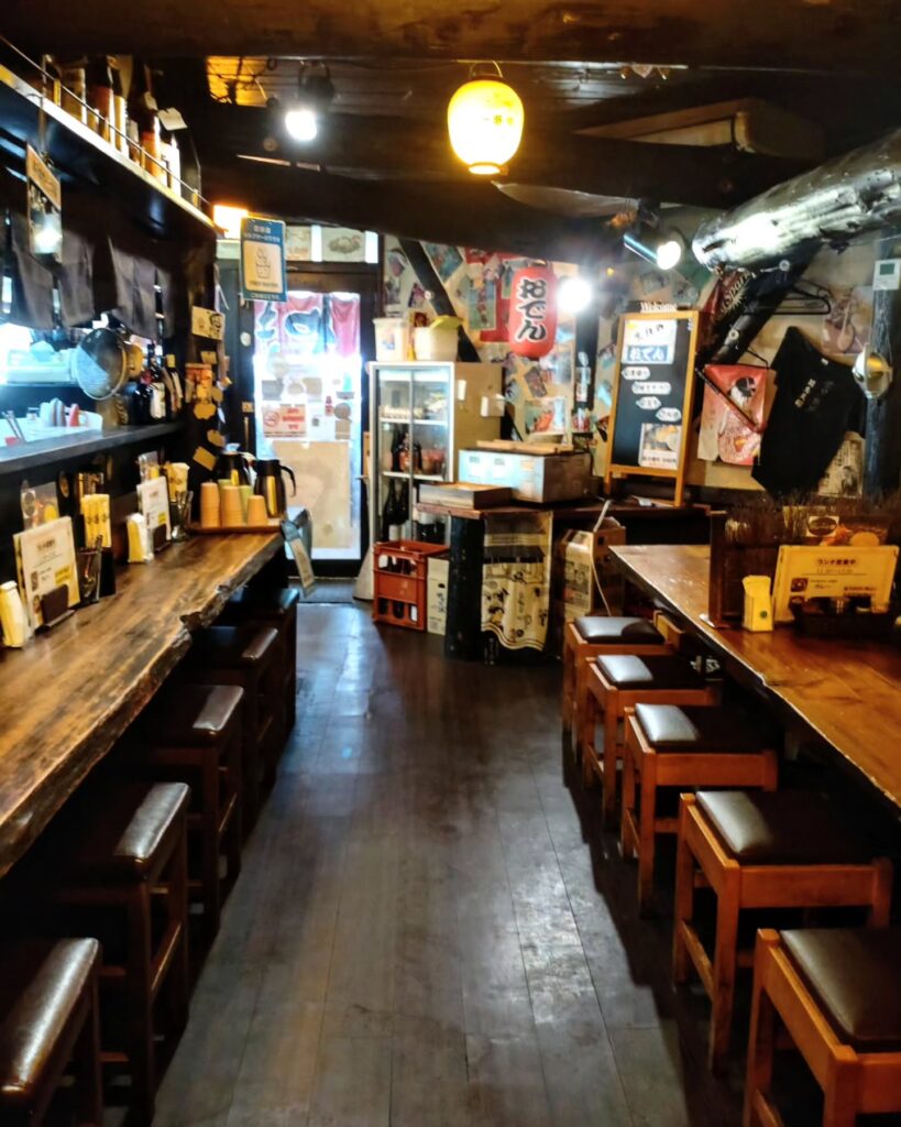 からすま カレー小屋の店内