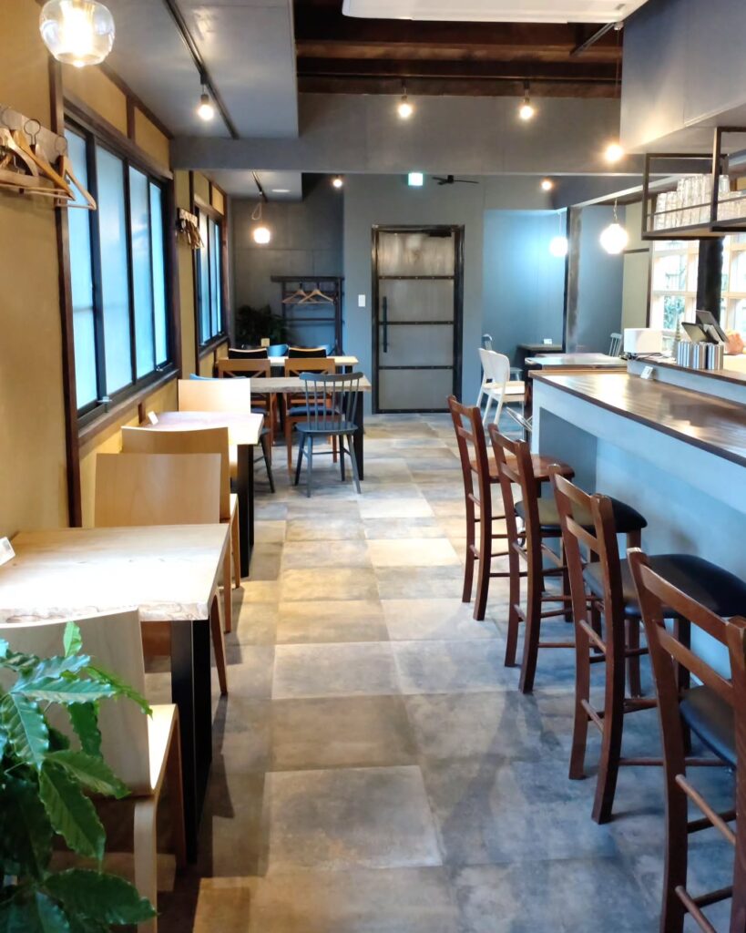 イノツチ洋食店の店内