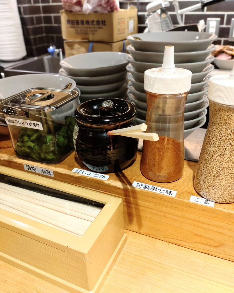 燻とん あくた川の卓上調味料