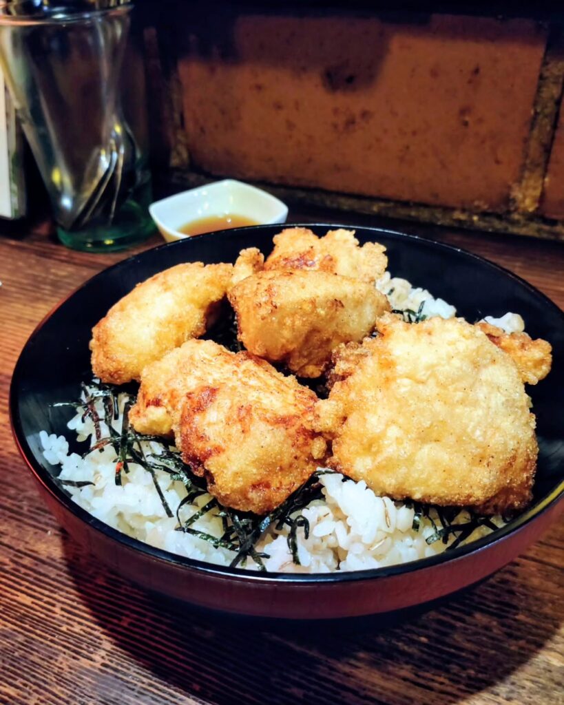 からすま カレー小屋の鶏唐揚げ丼のランチ