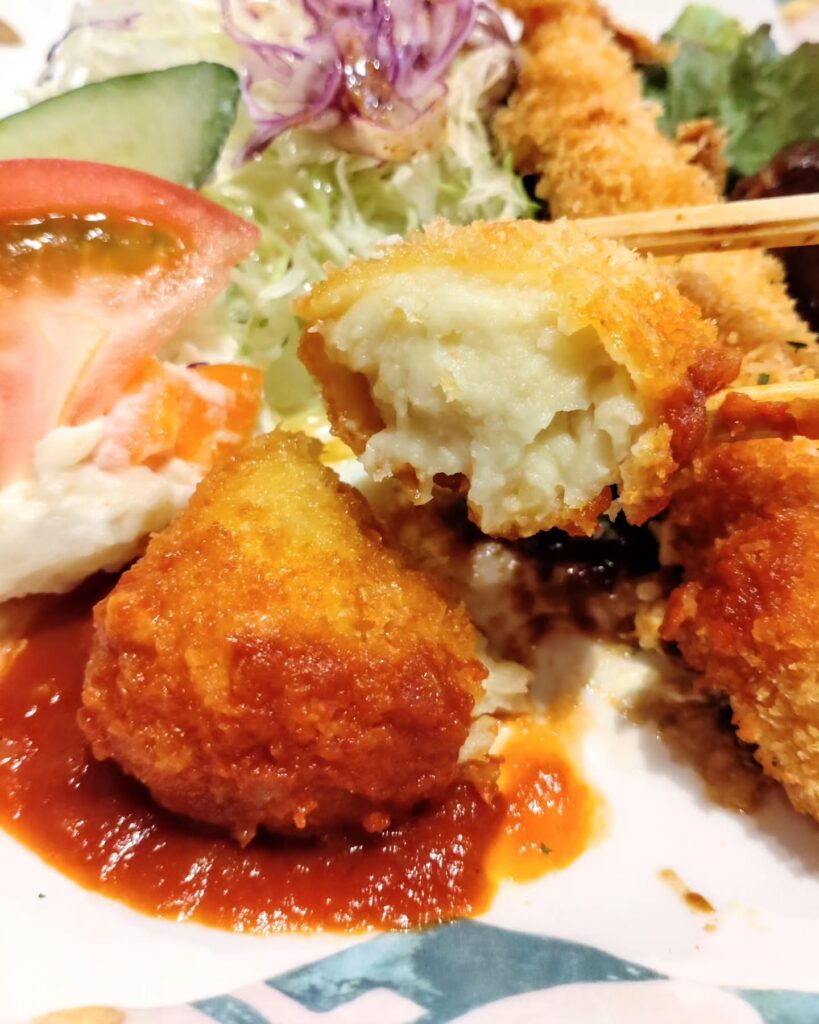 洋食屋 キッチンゴン 六角店のカニクリームコロッケ