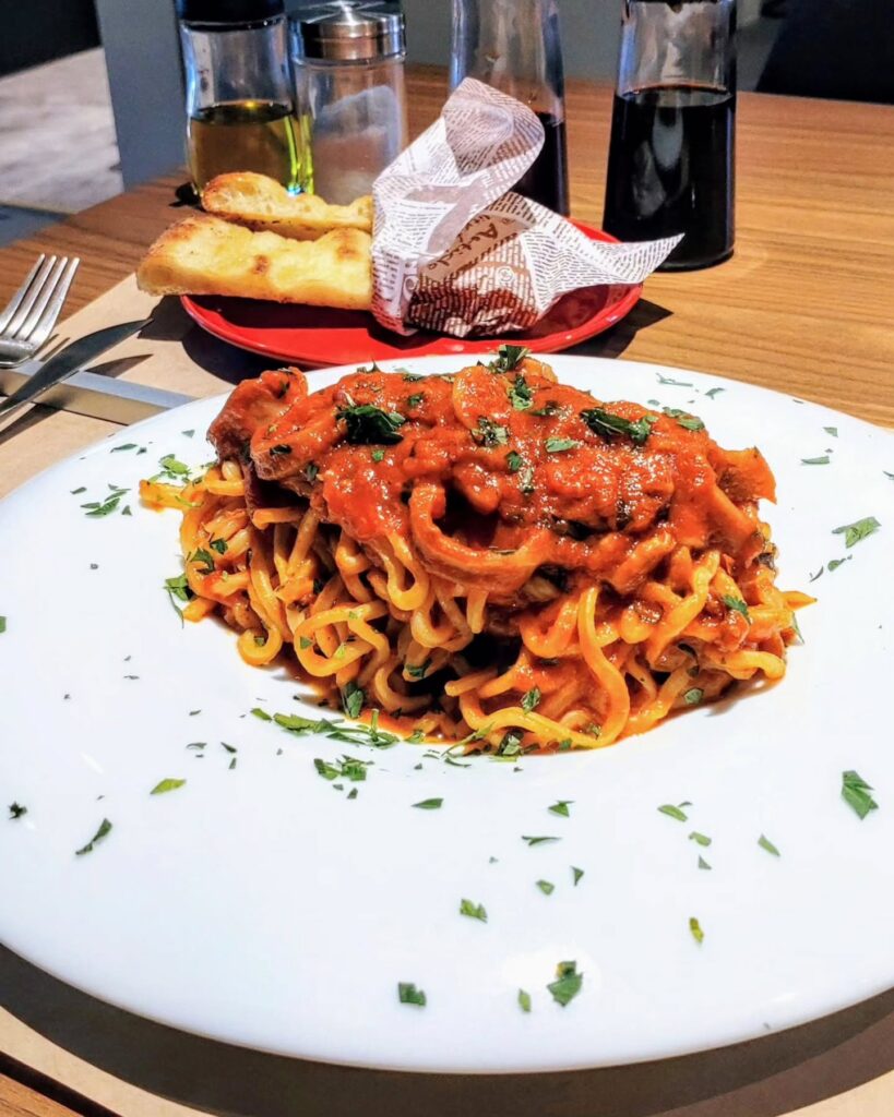 da NODO（ダ・ノード）のイカのトマトソースの手打ちタリオリーニ