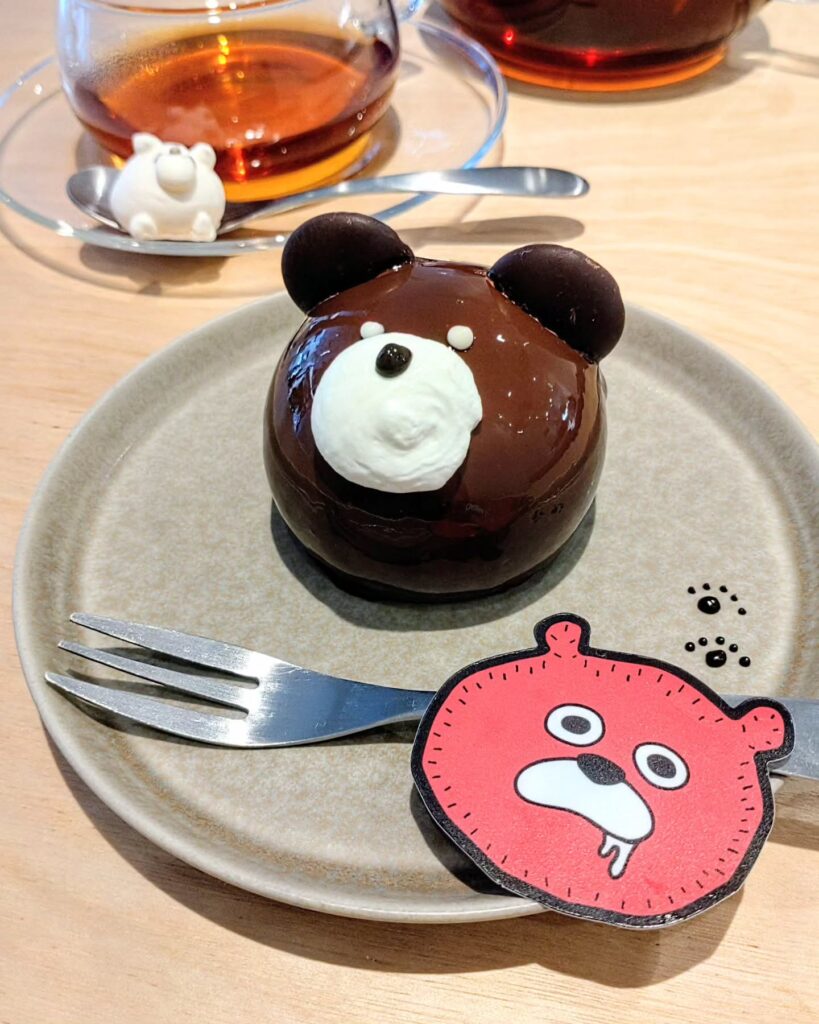 はらぺこのくまのチョコレートムースとロゴ - 京都市役所前ランチめぐり はらぺこのくまのチョコレートムースとロゴ