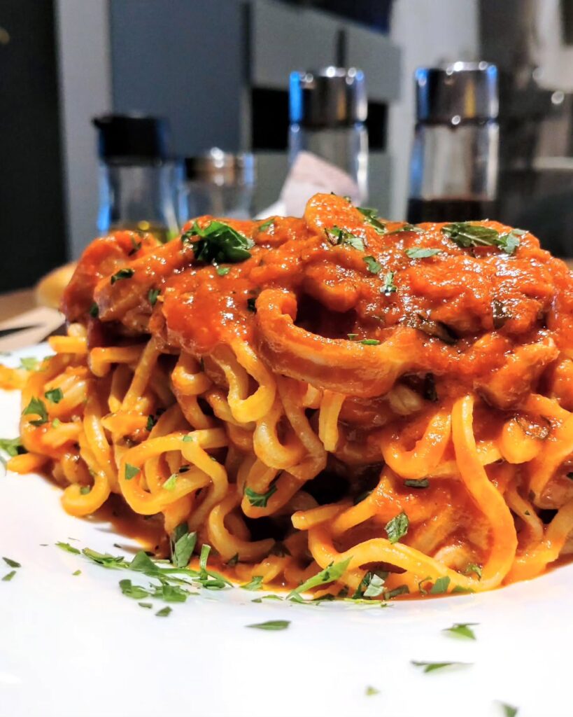 da NODO（ダ・ノード）のイカのトマトソースの手打ちタリオリーニのパスタ