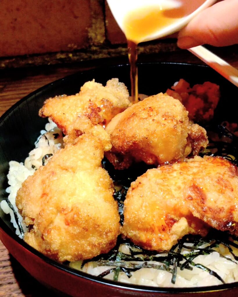 からすま カレー小屋の出汁ポン酢で味わう鶏唐揚げ丼
