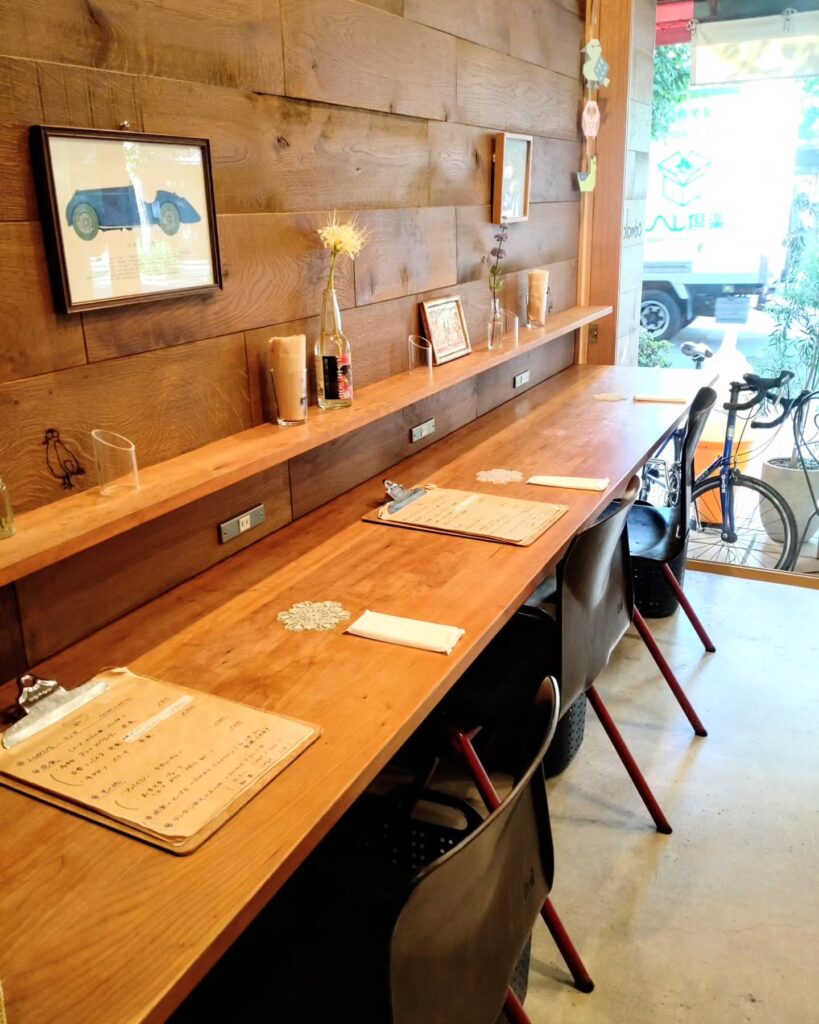 寺町コロンボの店内のカウンター席