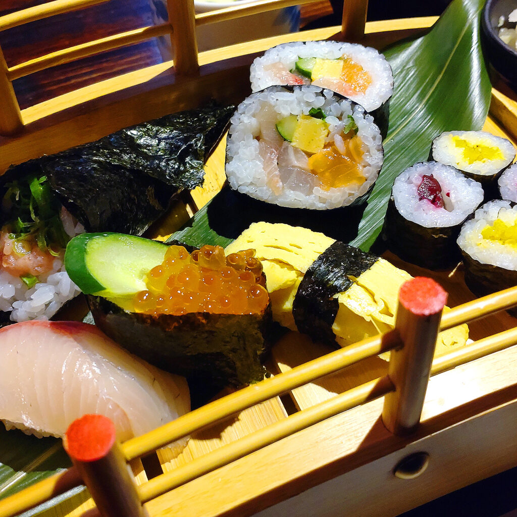 寿司処 しまやのいくら、玉子、かんぱち