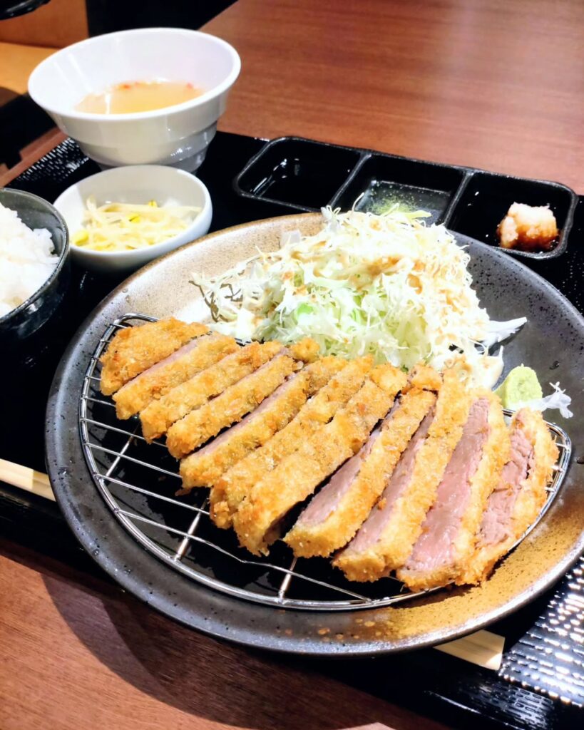 焼肉いってつの牛ランプカツ膳のランチ