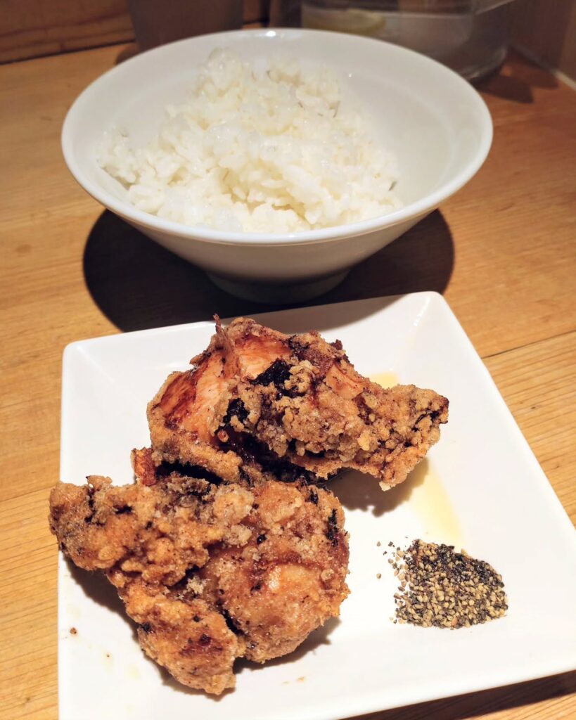 燻とん あくた川の唐揚げとごはん