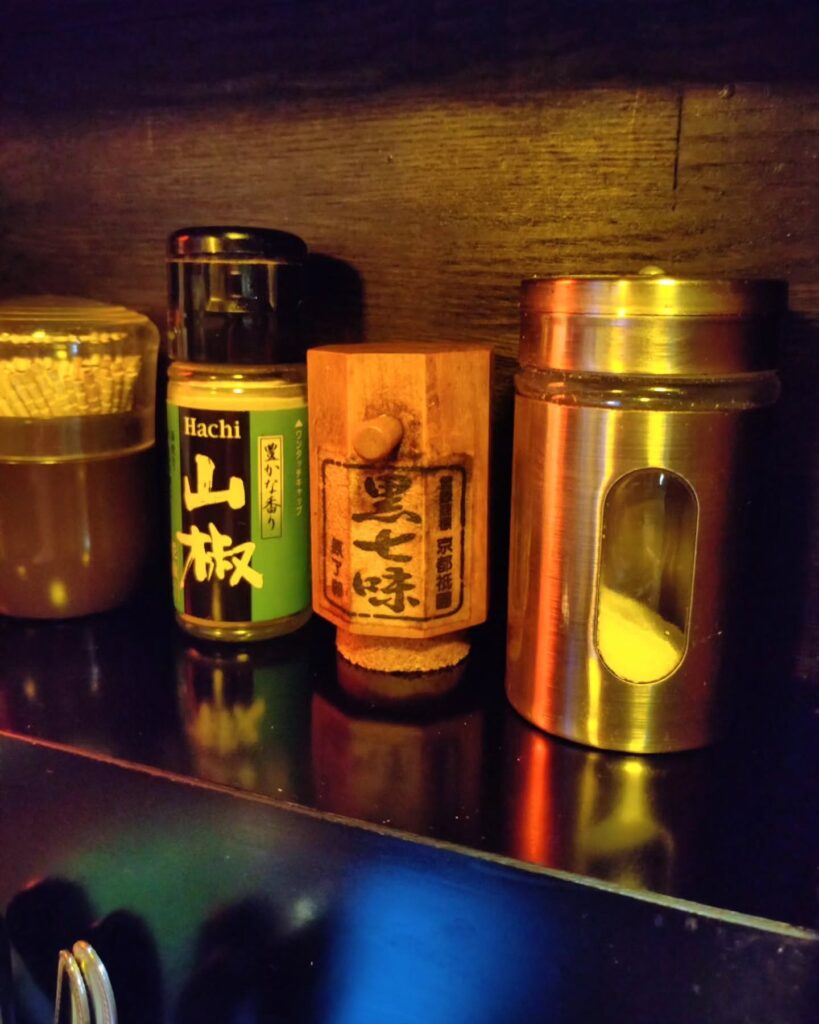 からすま カレー小屋の卓上調味料