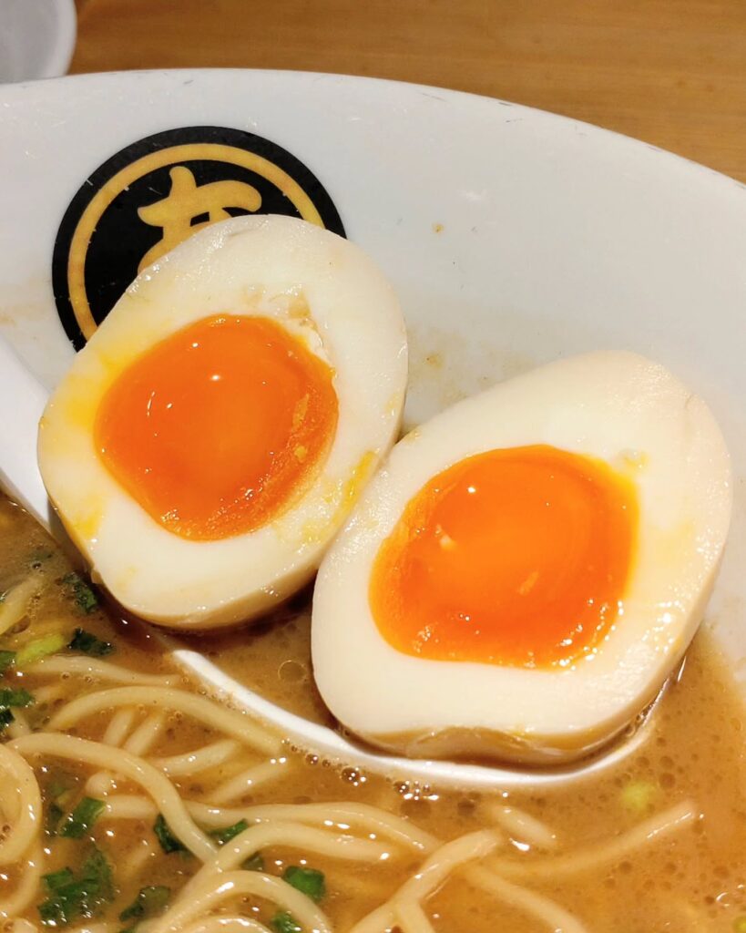 燻とん あくた川のラーメンの味玉